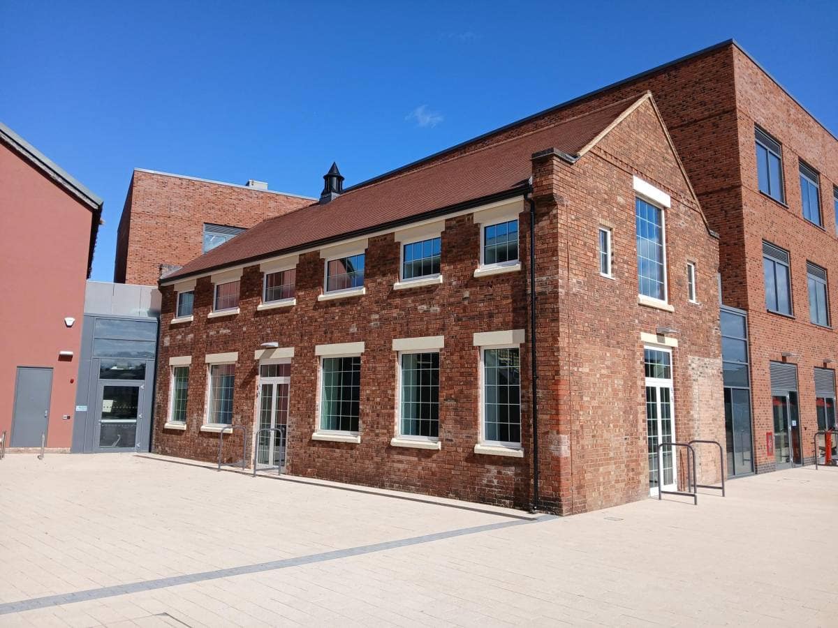 Keys to new cutting-edge Nuneaton college campus handed over to NWSLC — Nuneaton news photo