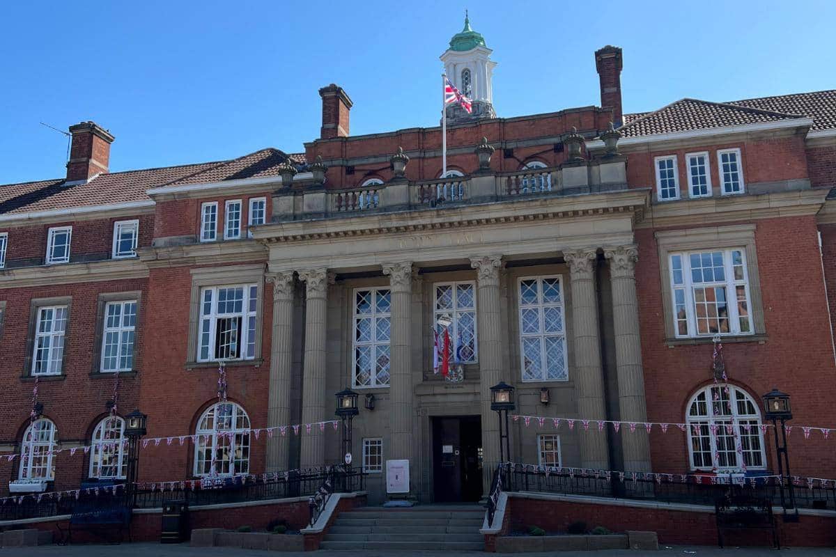 Nuneaton Town Hall roof works start August 24 — Bedworth news photo